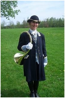 Anne-Marie DAOUT, sonneuse de trompe de chasse et Veneur de Sainte Marie-Madeleine